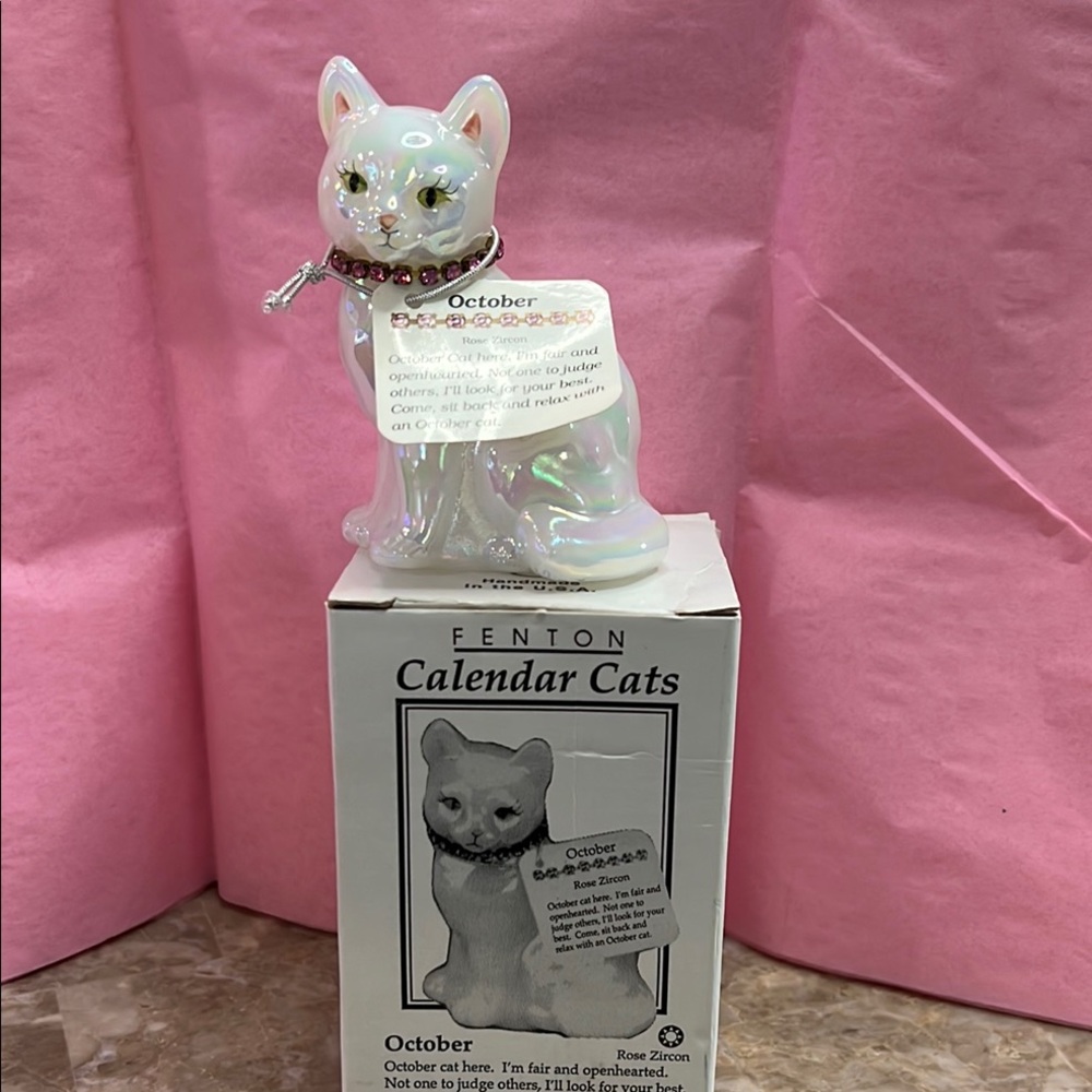 Fenton White Cat Figurine Elegant Home Decor